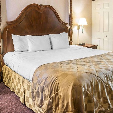 Clarion Hotel Beachfront Mackinaw City Ngoại thất bức ảnh