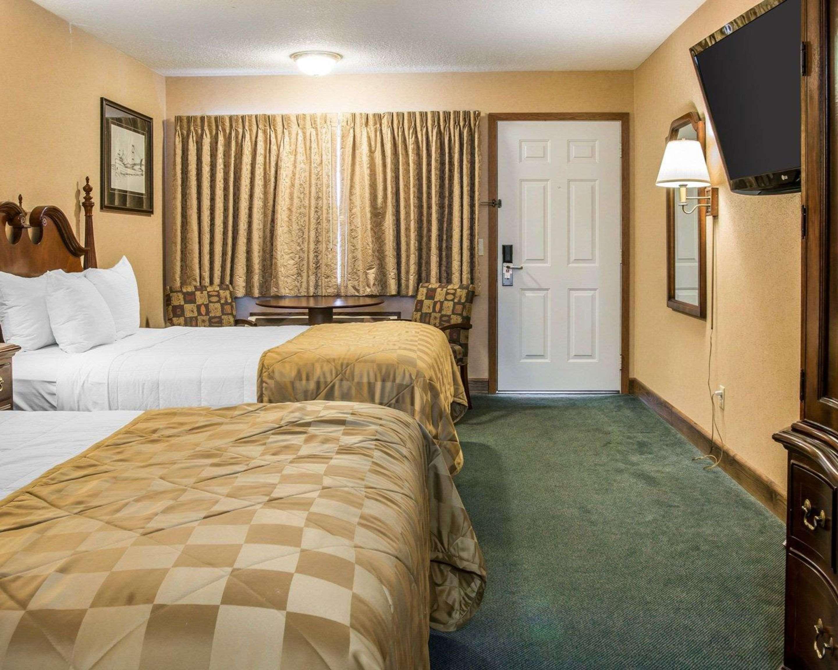 Clarion Hotel Beachfront Mackinaw City Ngoại thất bức ảnh