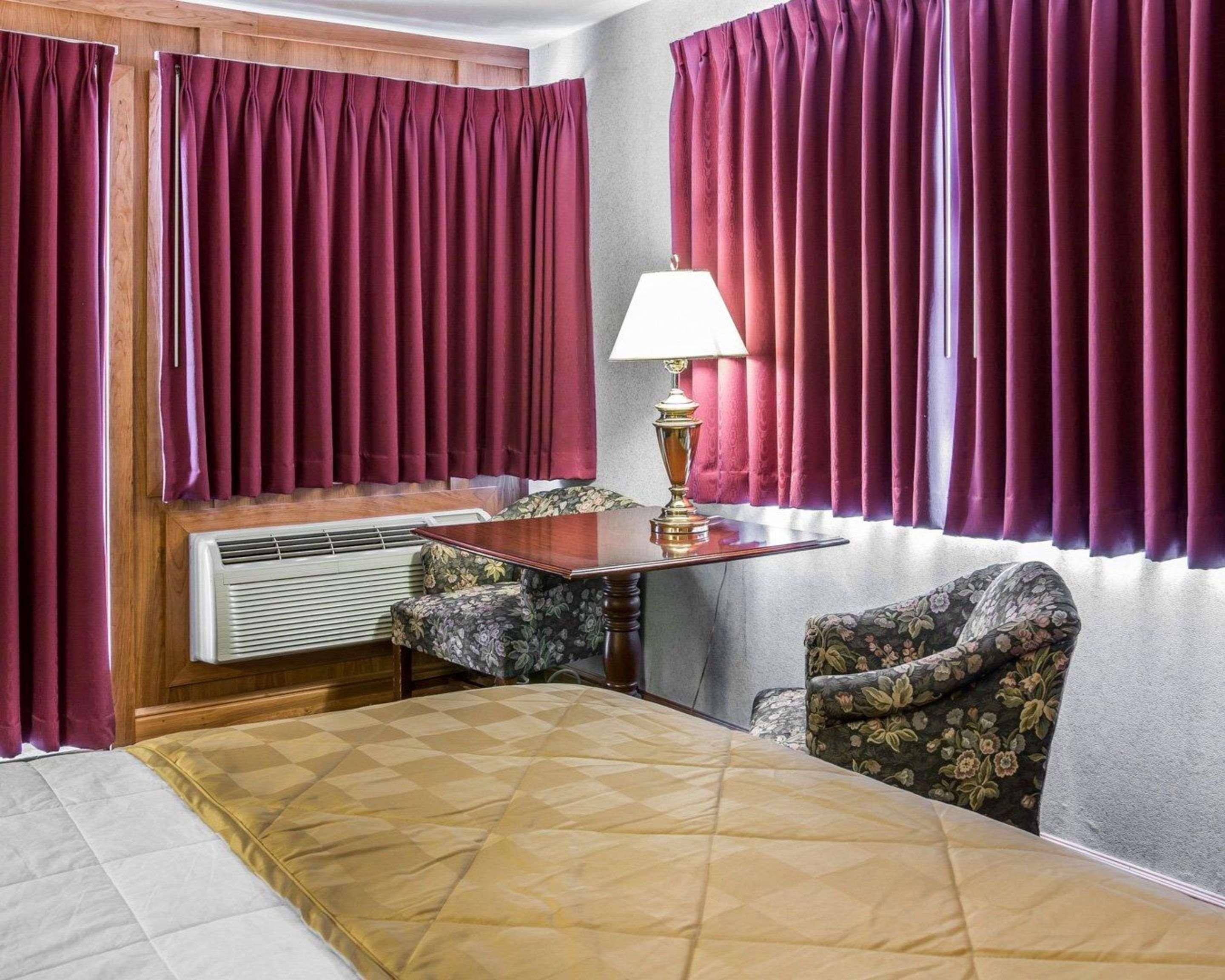 Clarion Hotel Beachfront Mackinaw City Ngoại thất bức ảnh
