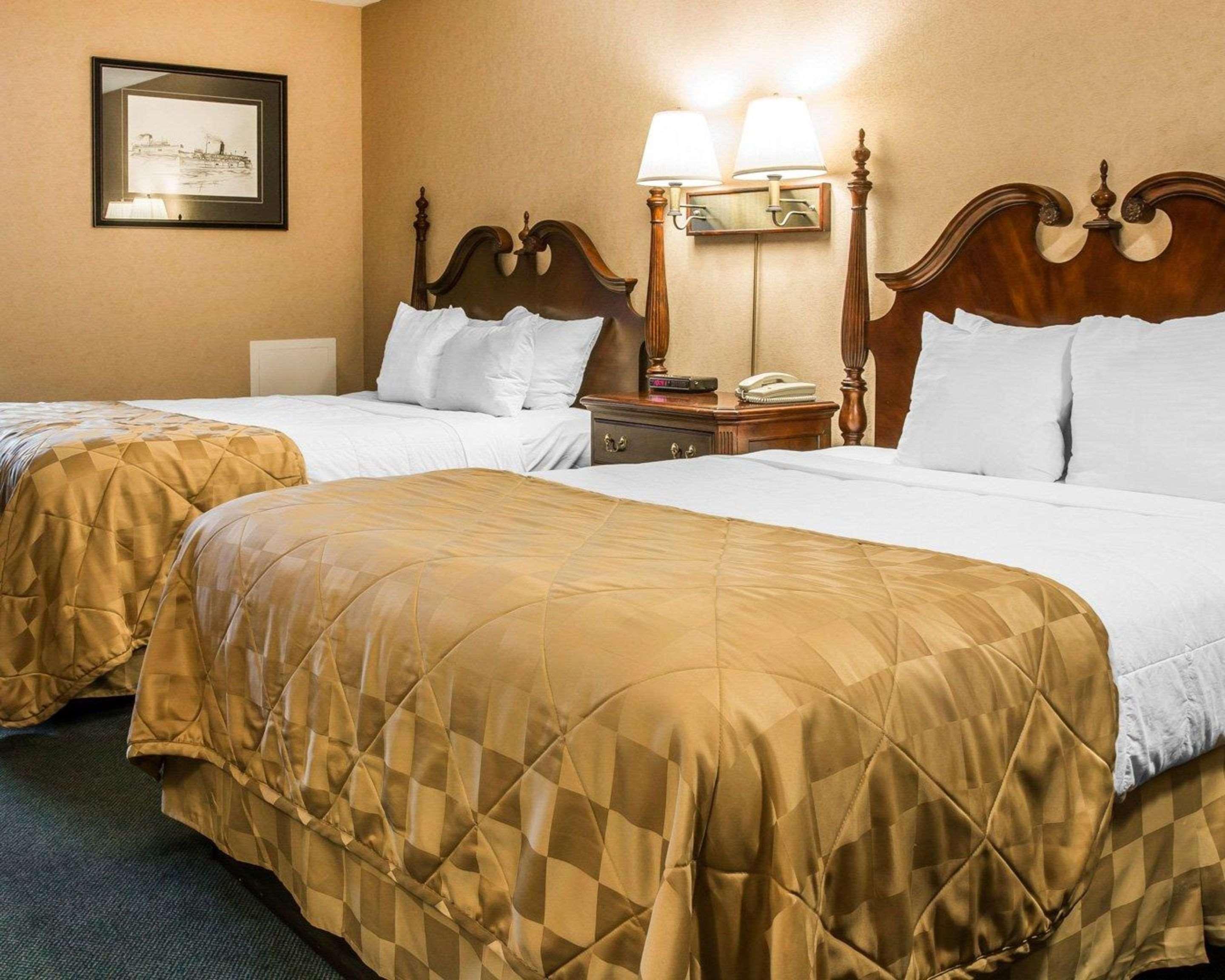 Clarion Hotel Beachfront Mackinaw City Ngoại thất bức ảnh