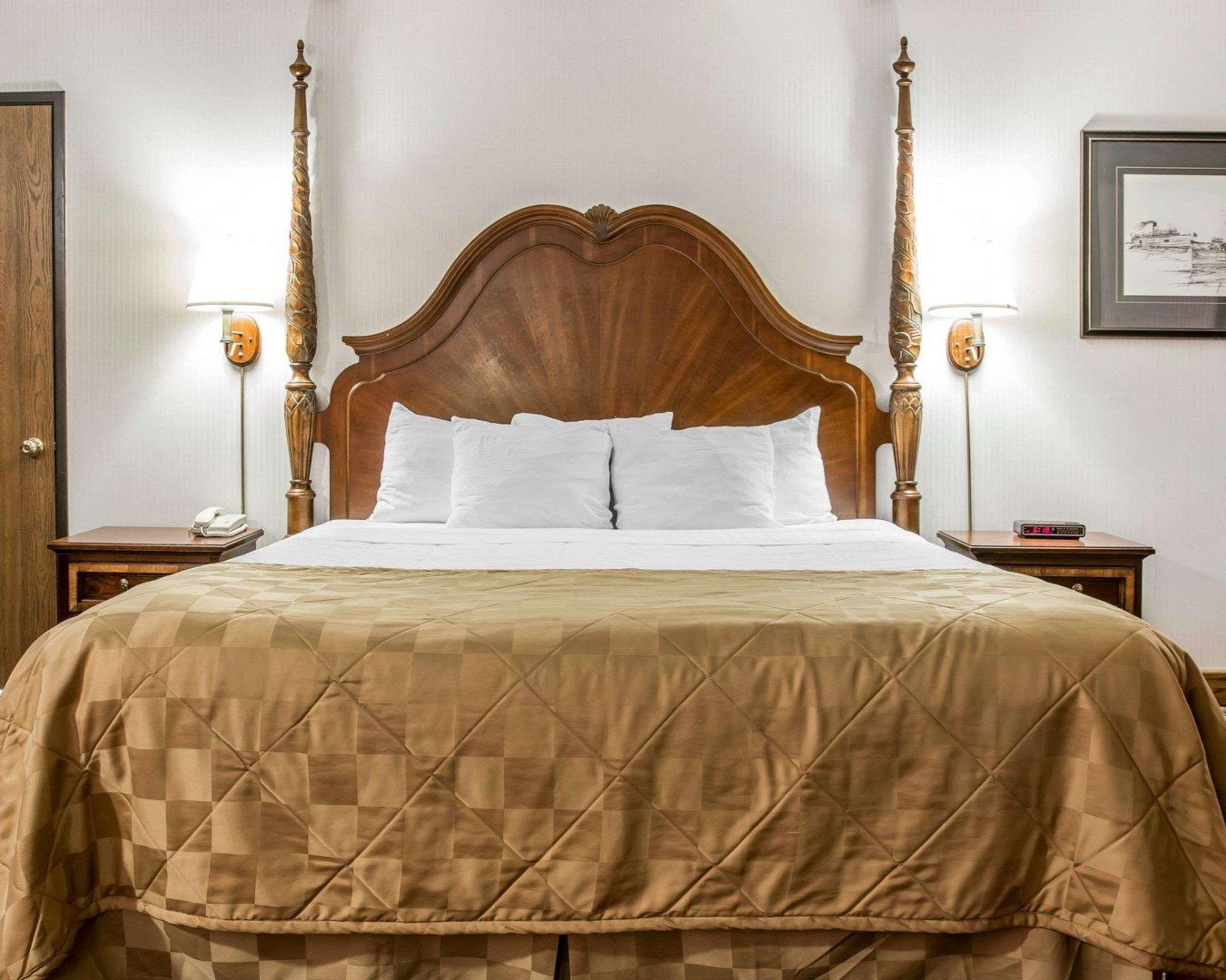 Clarion Hotel Beachfront Mackinaw City Ngoại thất bức ảnh