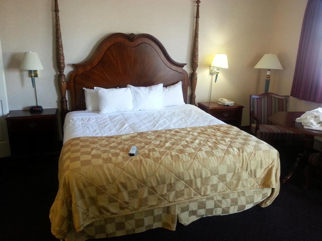 Clarion Hotel Beachfront Mackinaw City Ngoại thất bức ảnh