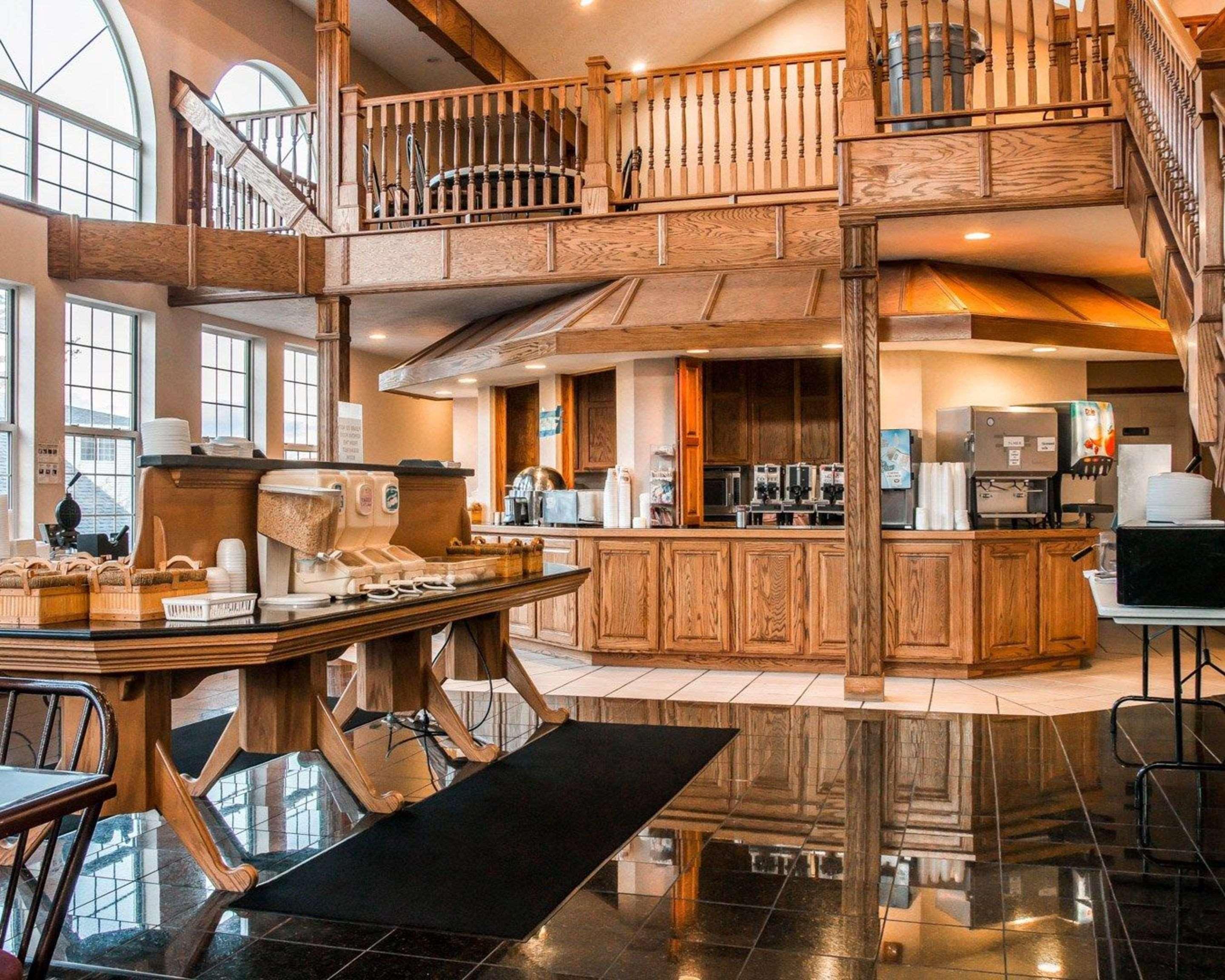 Clarion Hotel Beachfront Mackinaw City Ngoại thất bức ảnh