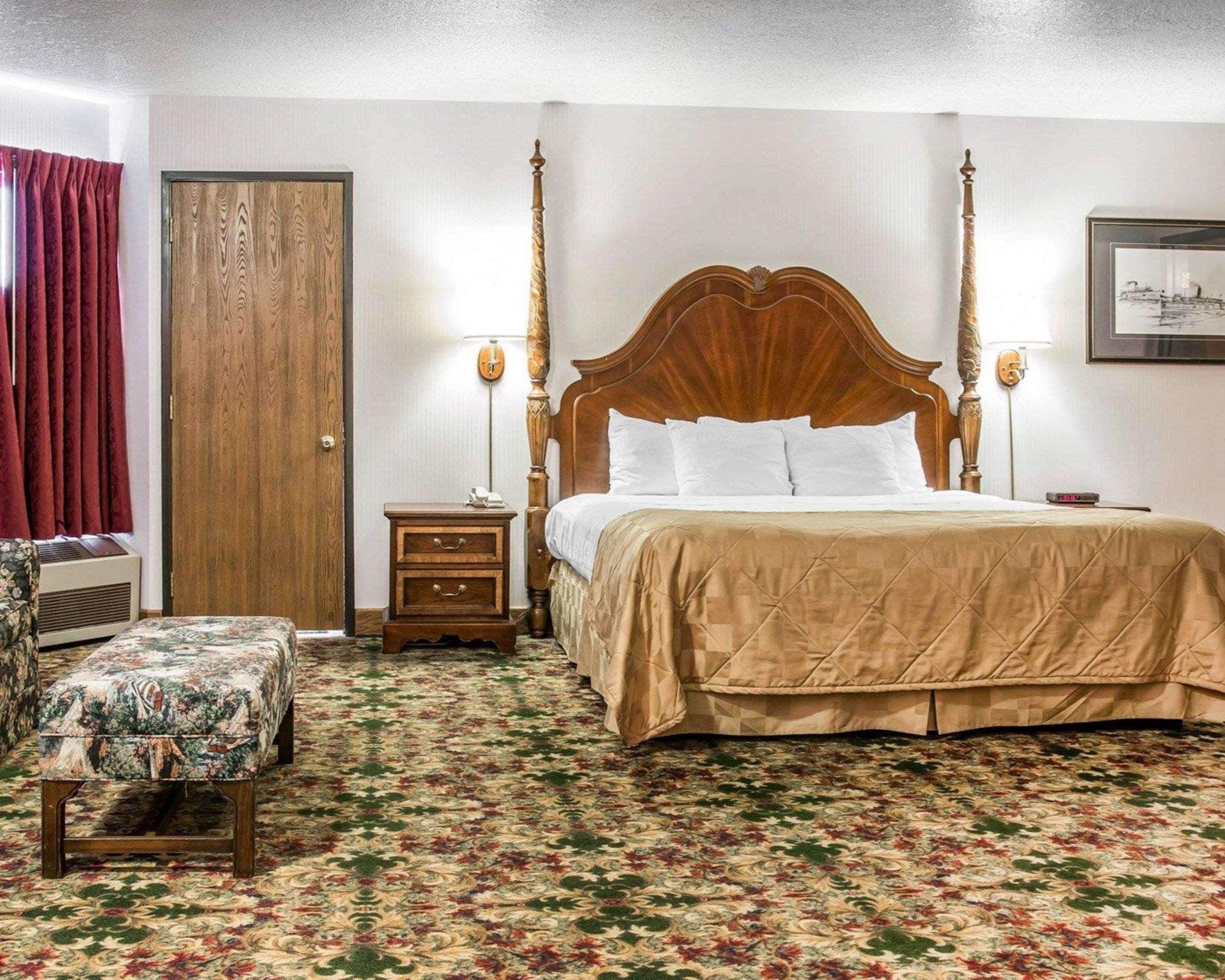 Clarion Hotel Beachfront Mackinaw City Ngoại thất bức ảnh