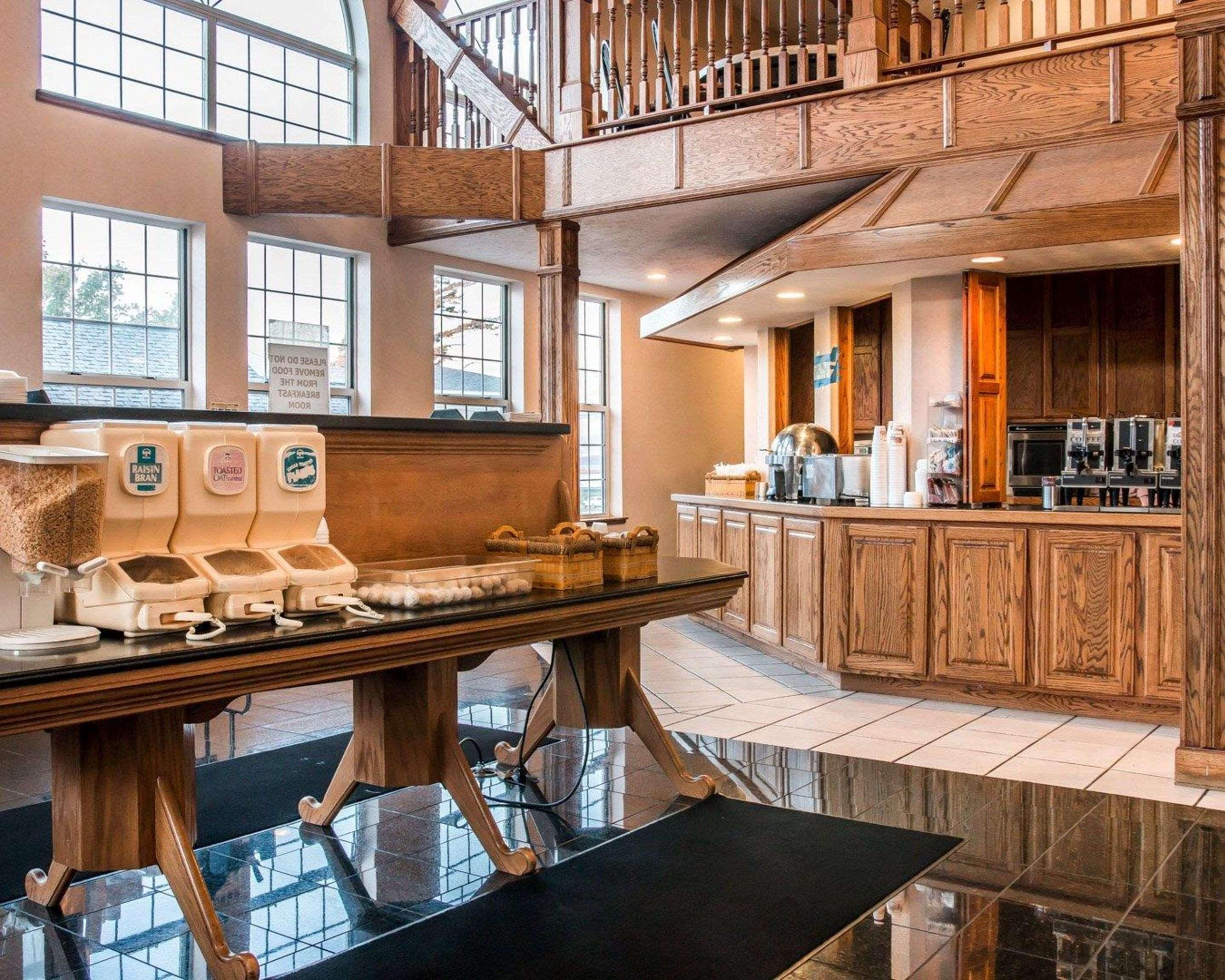 Clarion Hotel Beachfront Mackinaw City Ngoại thất bức ảnh