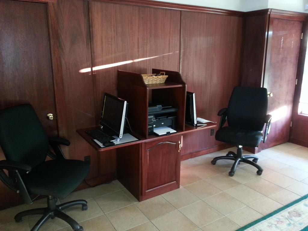 Clarion Hotel Beachfront Mackinaw City Ngoại thất bức ảnh