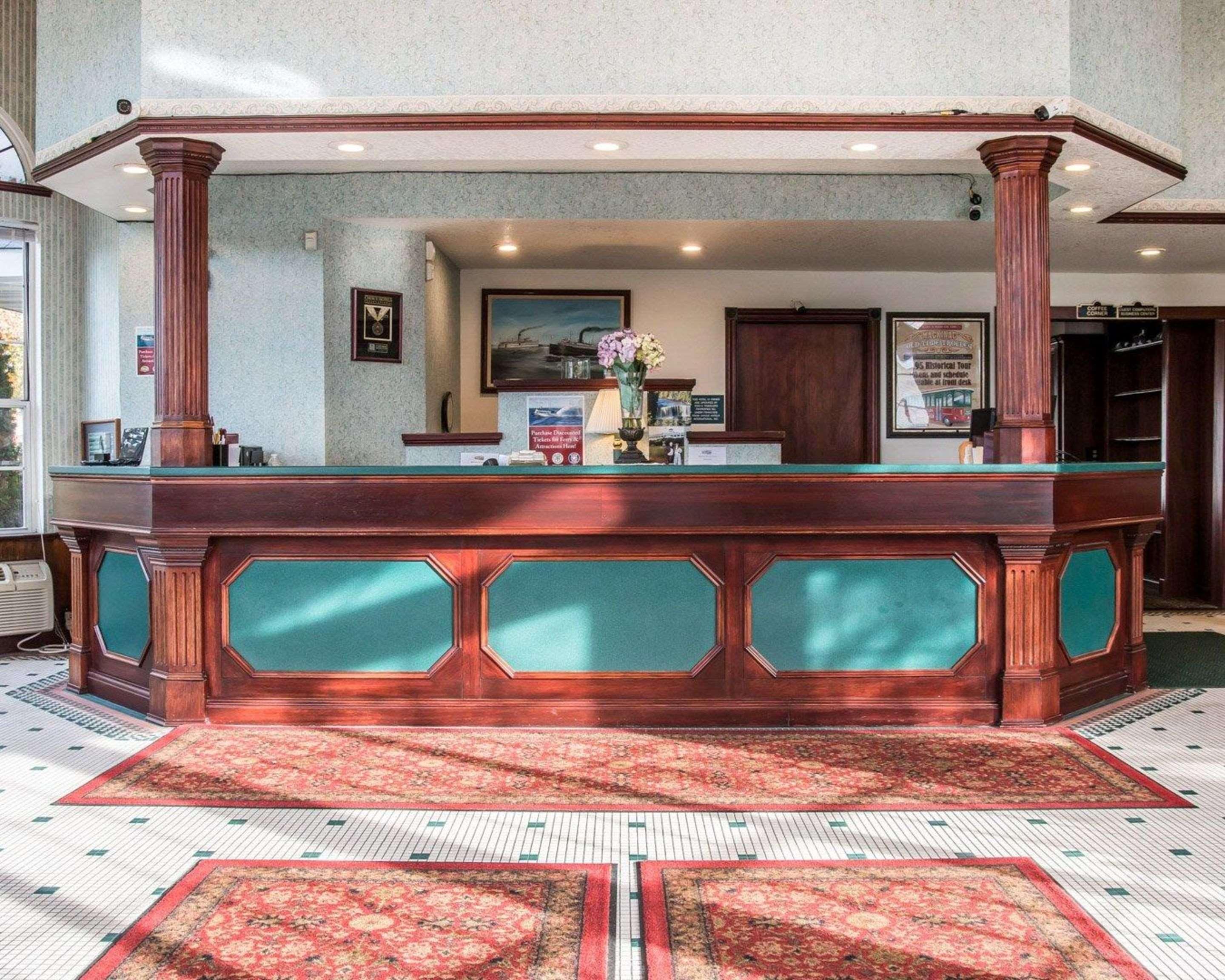 Clarion Hotel Beachfront Mackinaw City Ngoại thất bức ảnh