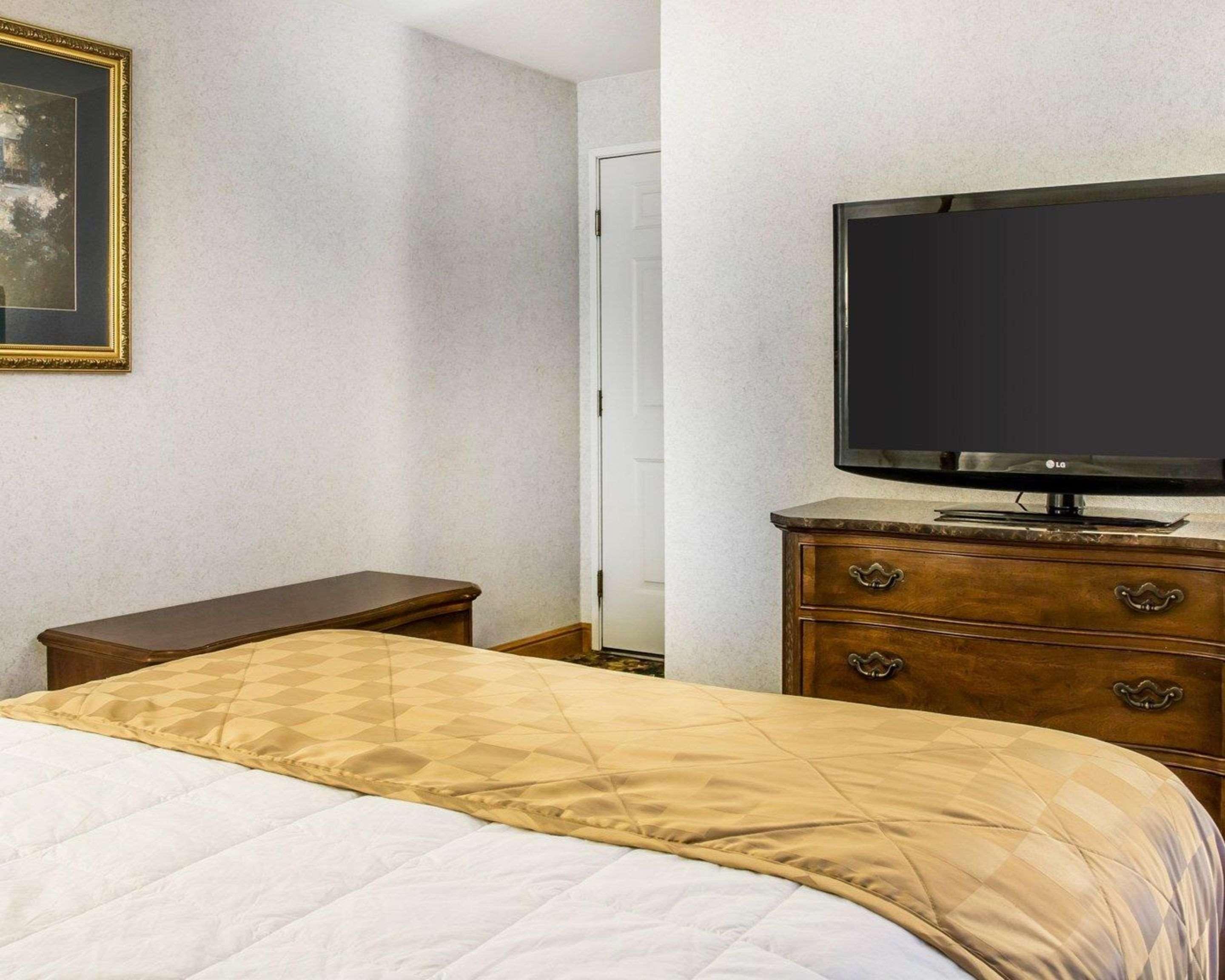 Clarion Hotel Beachfront Mackinaw City Ngoại thất bức ảnh