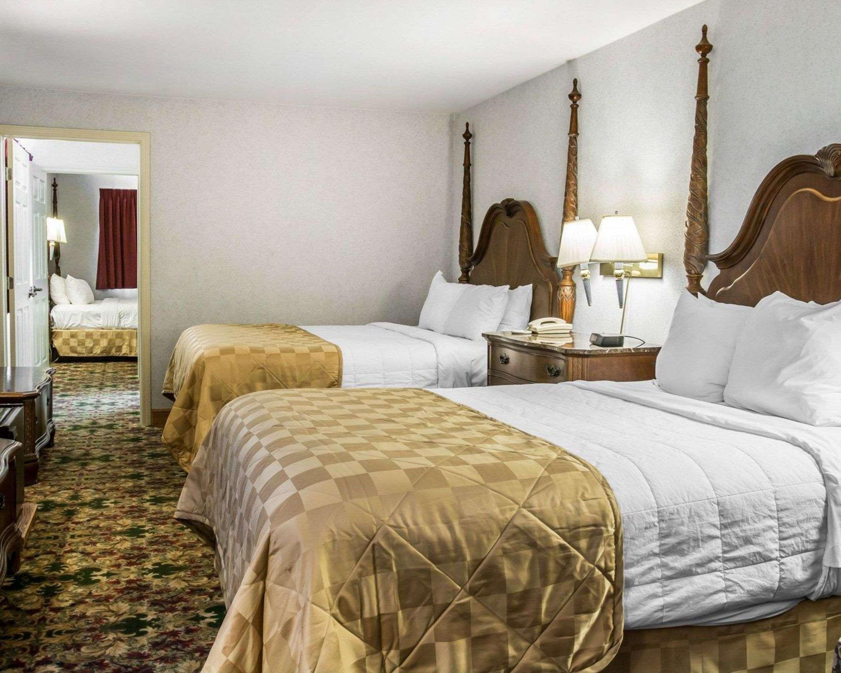Clarion Hotel Beachfront Mackinaw City Ngoại thất bức ảnh