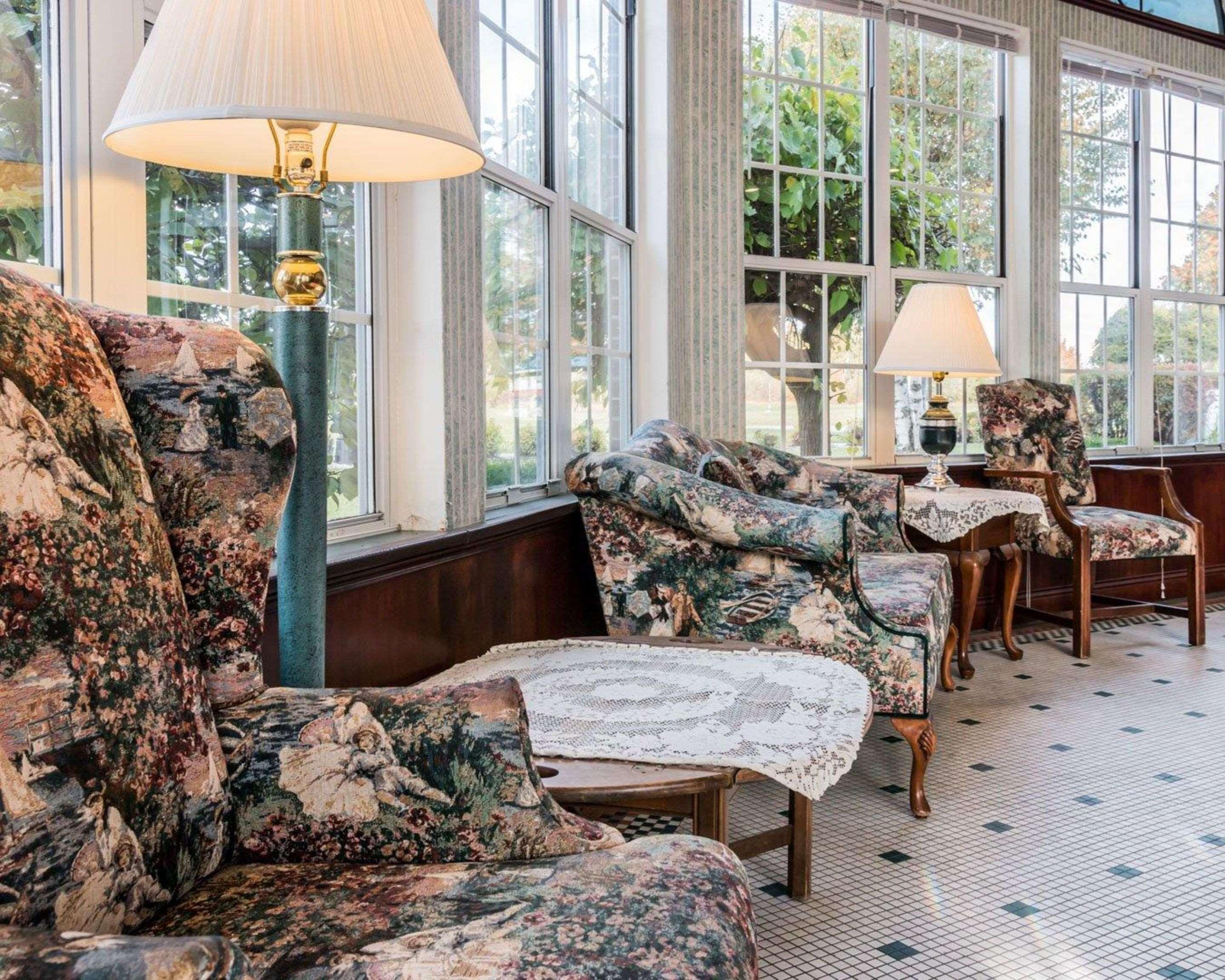 Clarion Hotel Beachfront Mackinaw City Ngoại thất bức ảnh