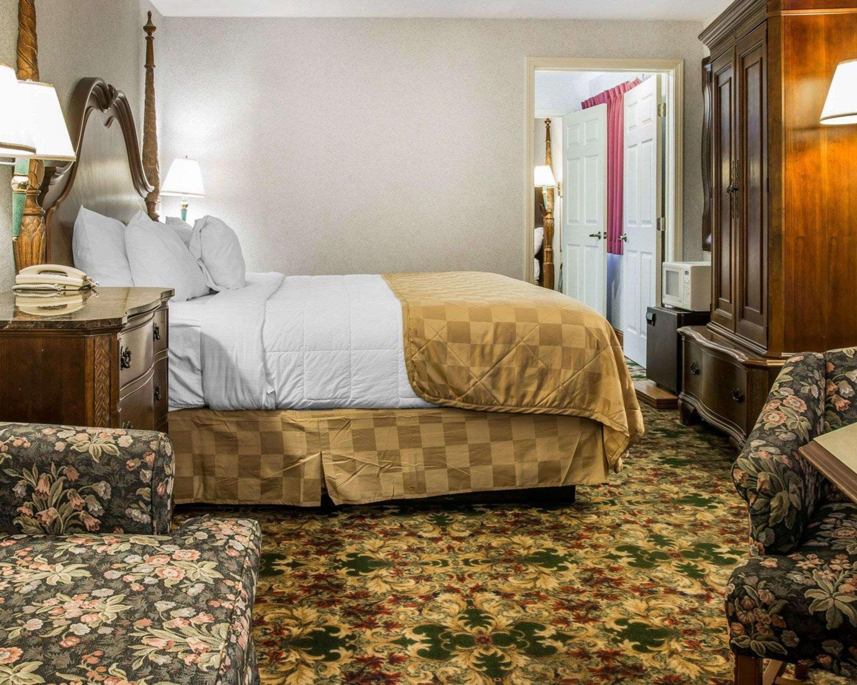 Clarion Hotel Beachfront Mackinaw City Ngoại thất bức ảnh