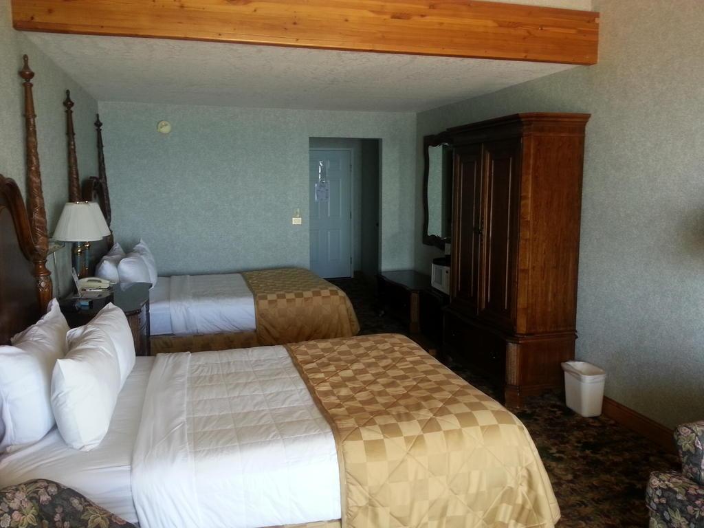 Clarion Hotel Beachfront Mackinaw City Ngoại thất bức ảnh