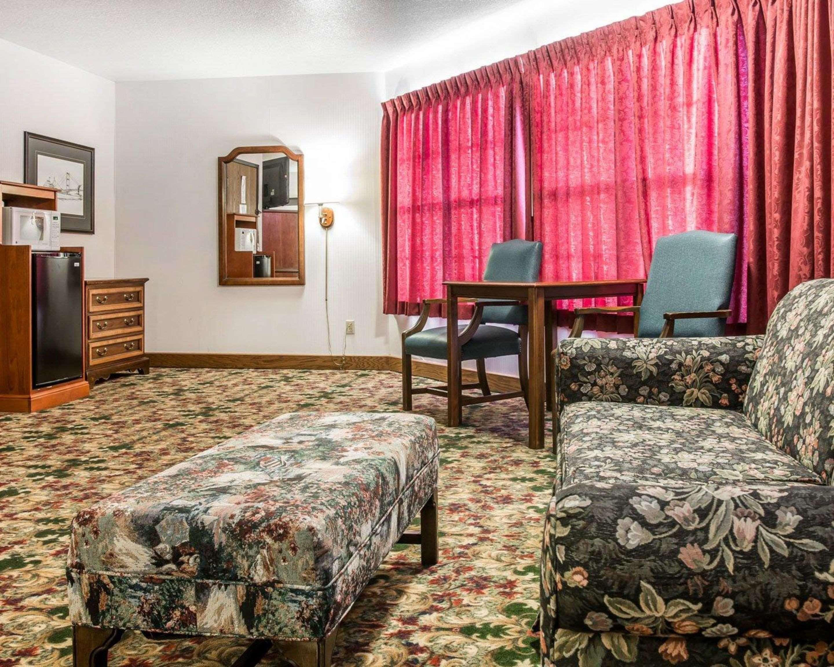 Clarion Hotel Beachfront Mackinaw City Ngoại thất bức ảnh