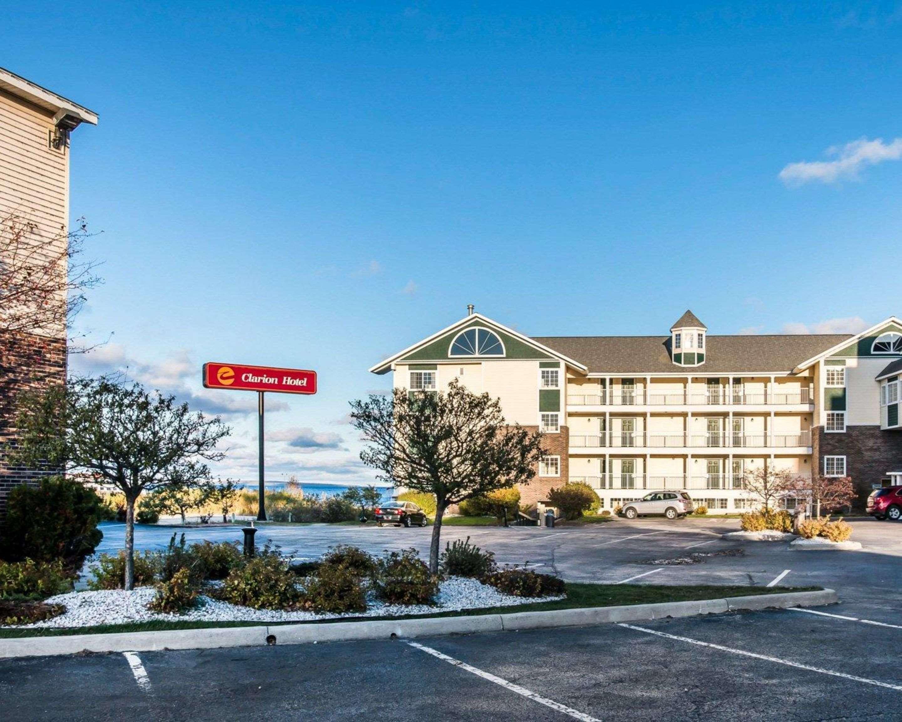 Clarion Hotel Beachfront Mackinaw City Ngoại thất bức ảnh