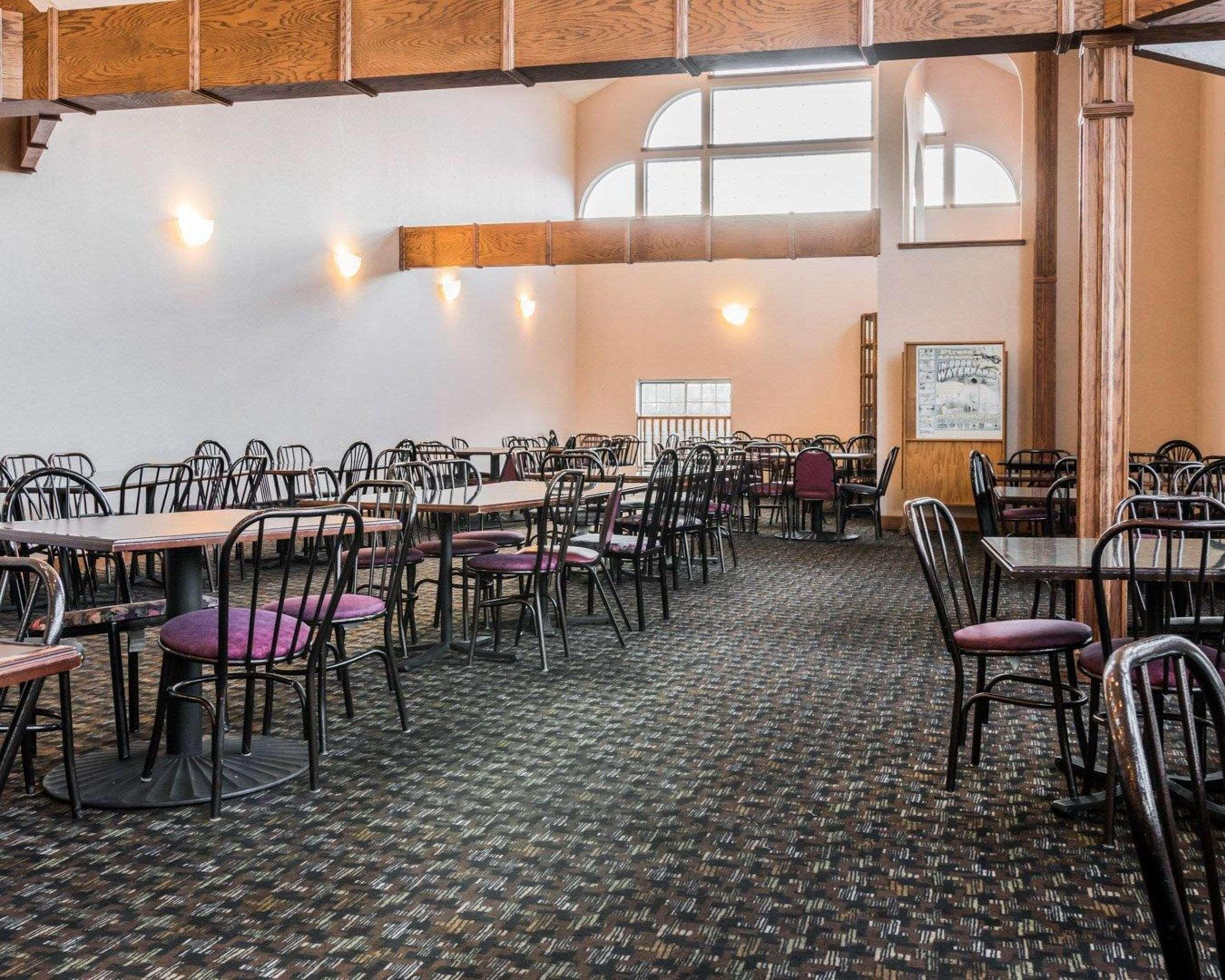 Clarion Hotel Beachfront Mackinaw City Ngoại thất bức ảnh