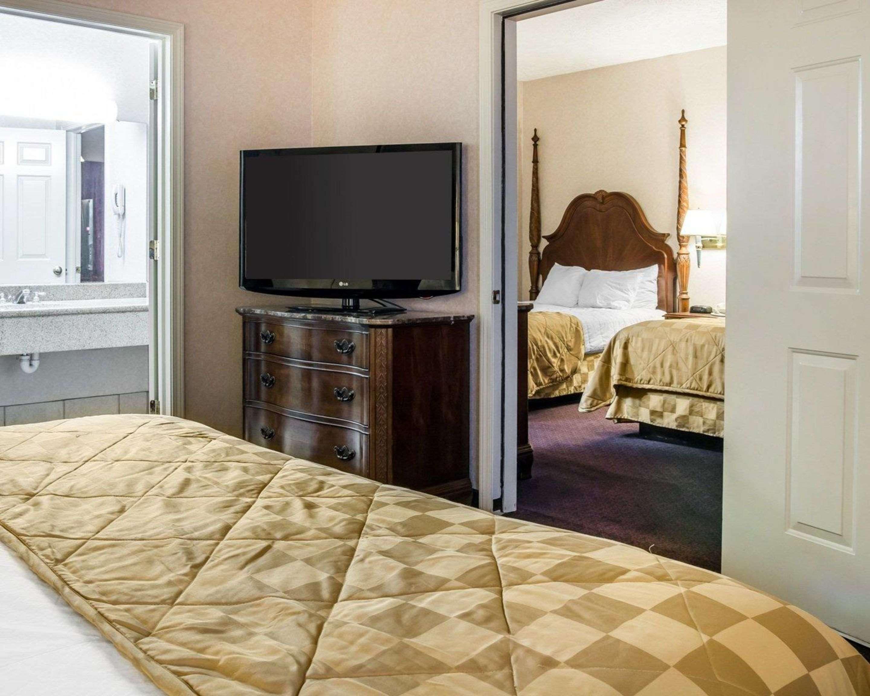 Clarion Hotel Beachfront Mackinaw City Ngoại thất bức ảnh