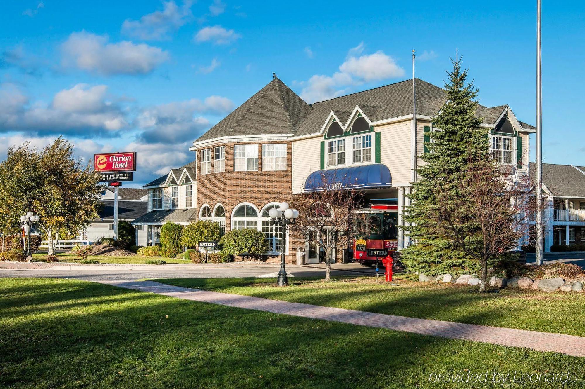 Clarion Hotel Beachfront Mackinaw City Ngoại thất bức ảnh