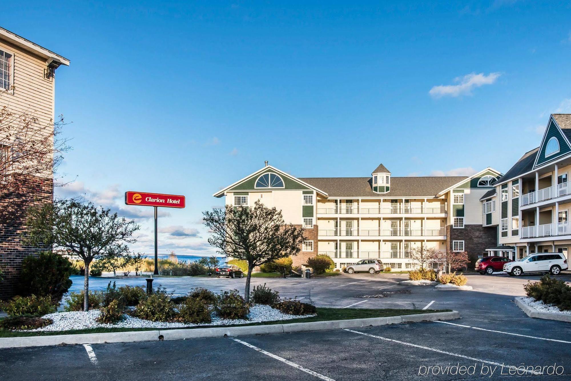 Clarion Hotel Beachfront Mackinaw City Ngoại thất bức ảnh