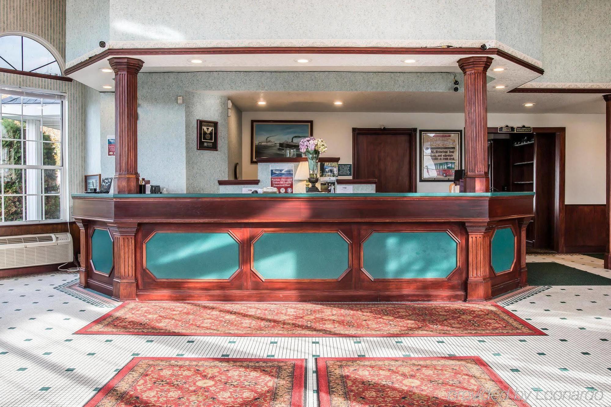 Clarion Hotel Beachfront Mackinaw City Ngoại thất bức ảnh