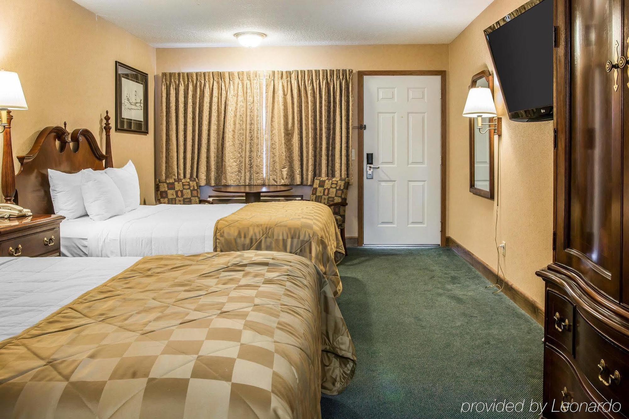 Clarion Hotel Beachfront Mackinaw City Ngoại thất bức ảnh