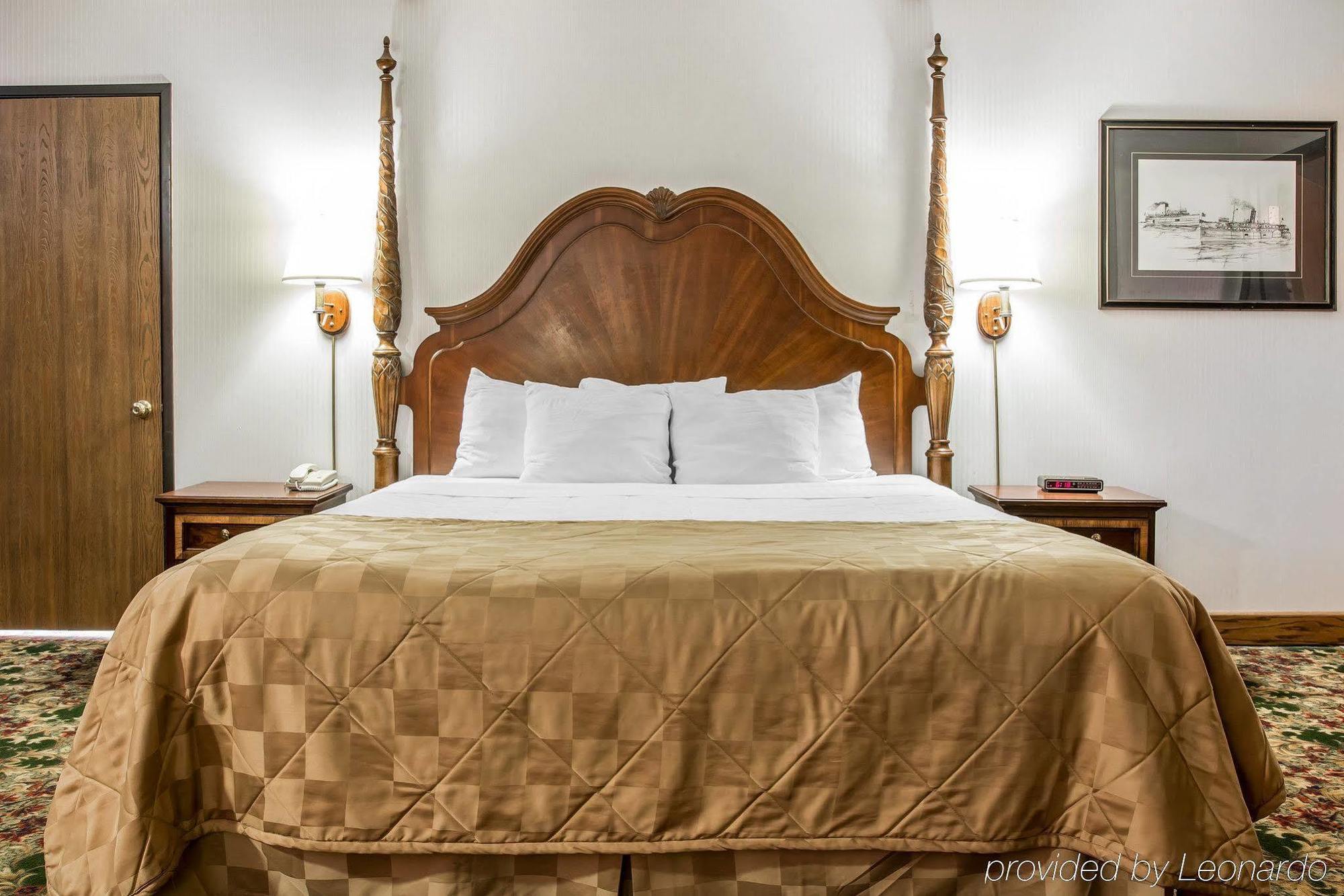 Clarion Hotel Beachfront Mackinaw City Ngoại thất bức ảnh