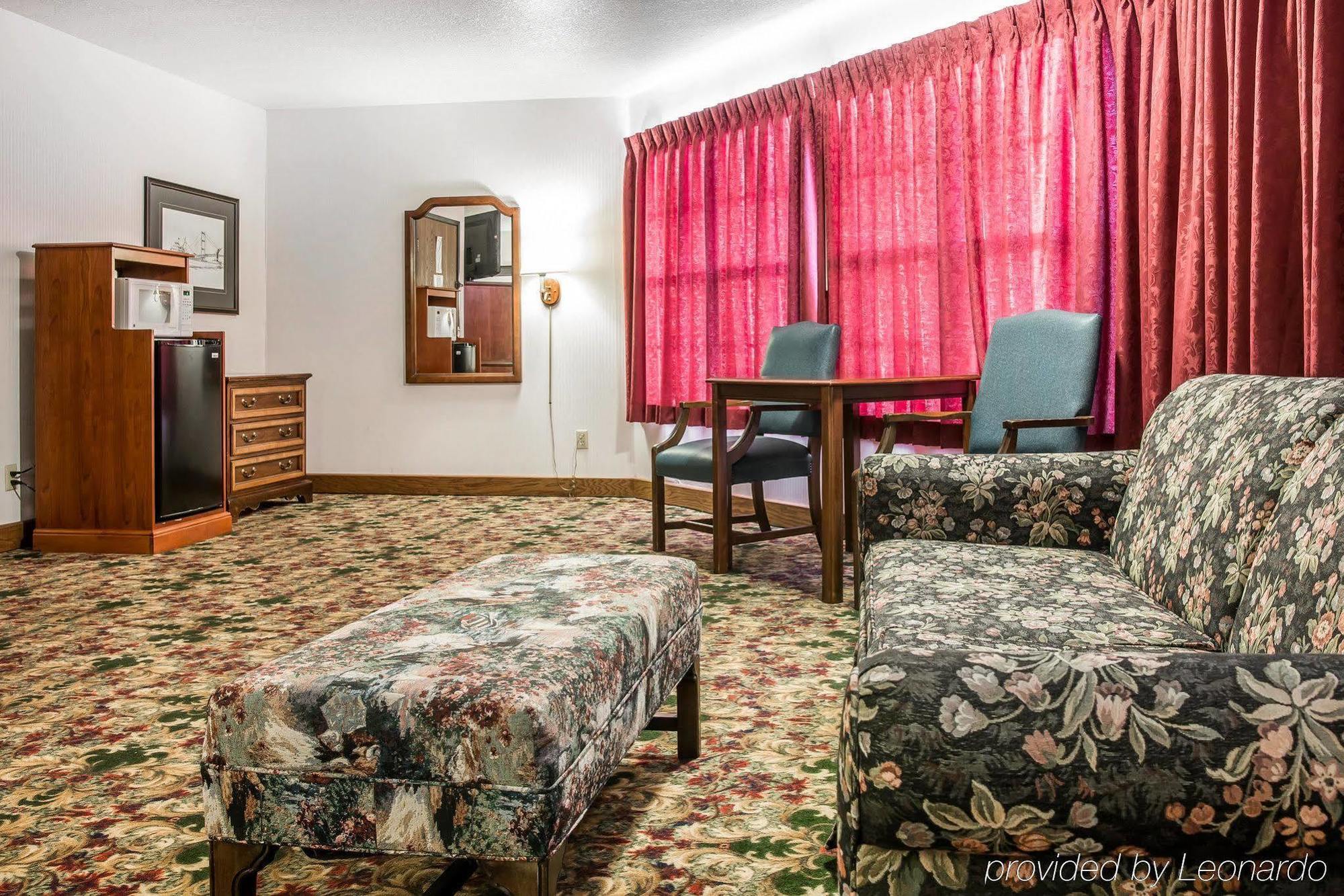 Clarion Hotel Beachfront Mackinaw City Ngoại thất bức ảnh