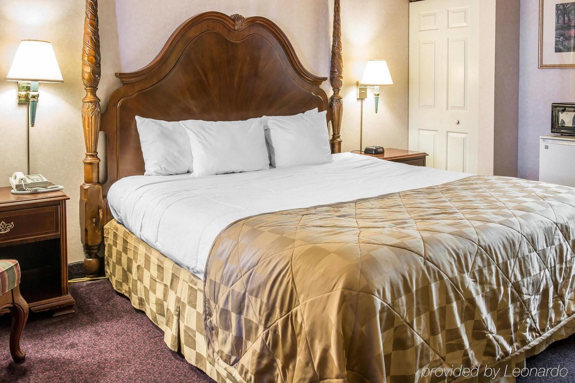 Clarion Hotel Beachfront Mackinaw City Ngoại thất bức ảnh