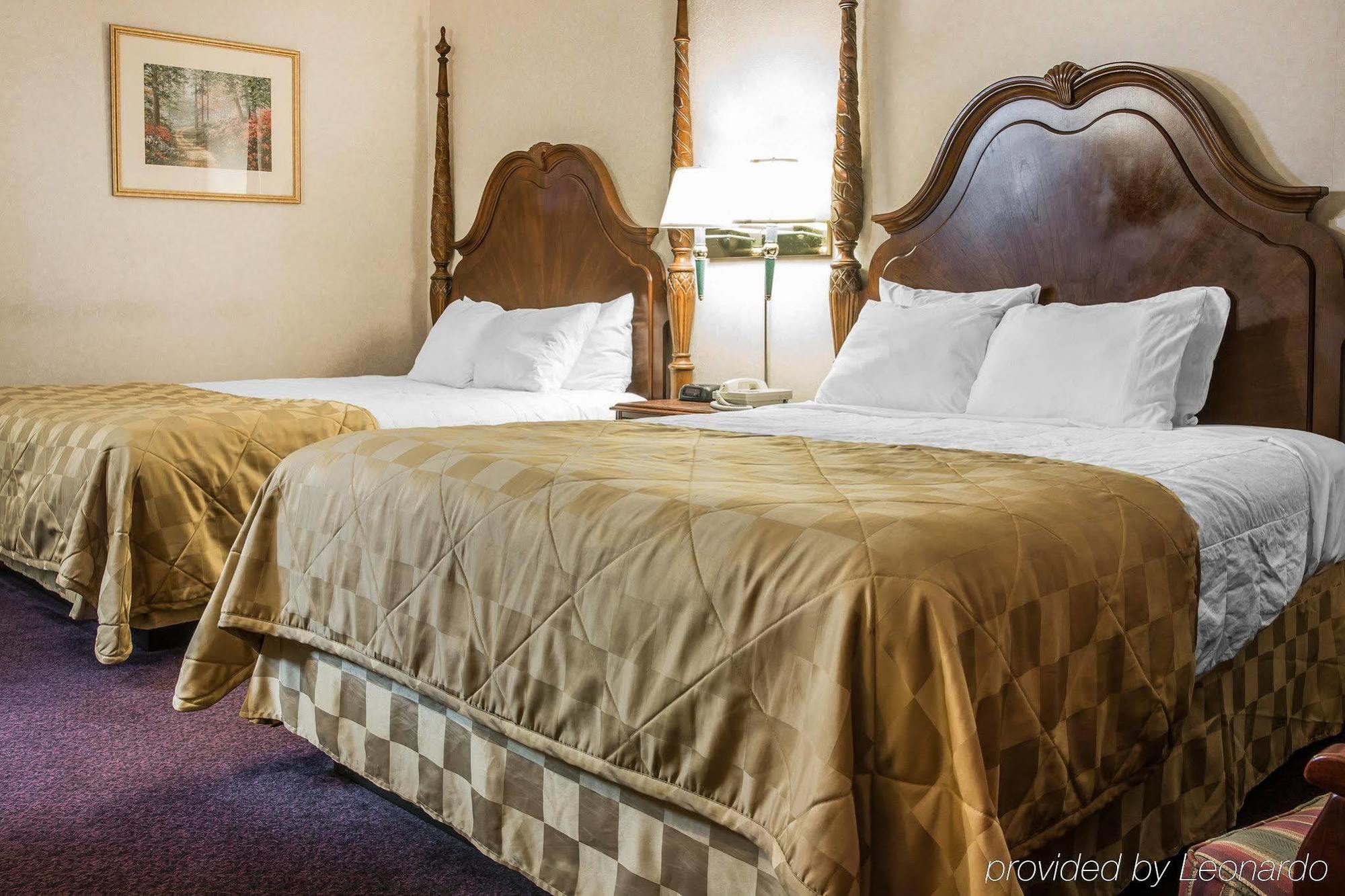 Clarion Hotel Beachfront Mackinaw City Ngoại thất bức ảnh