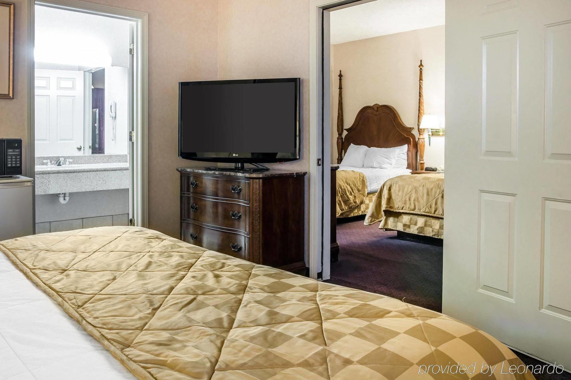 Clarion Hotel Beachfront Mackinaw City Ngoại thất bức ảnh