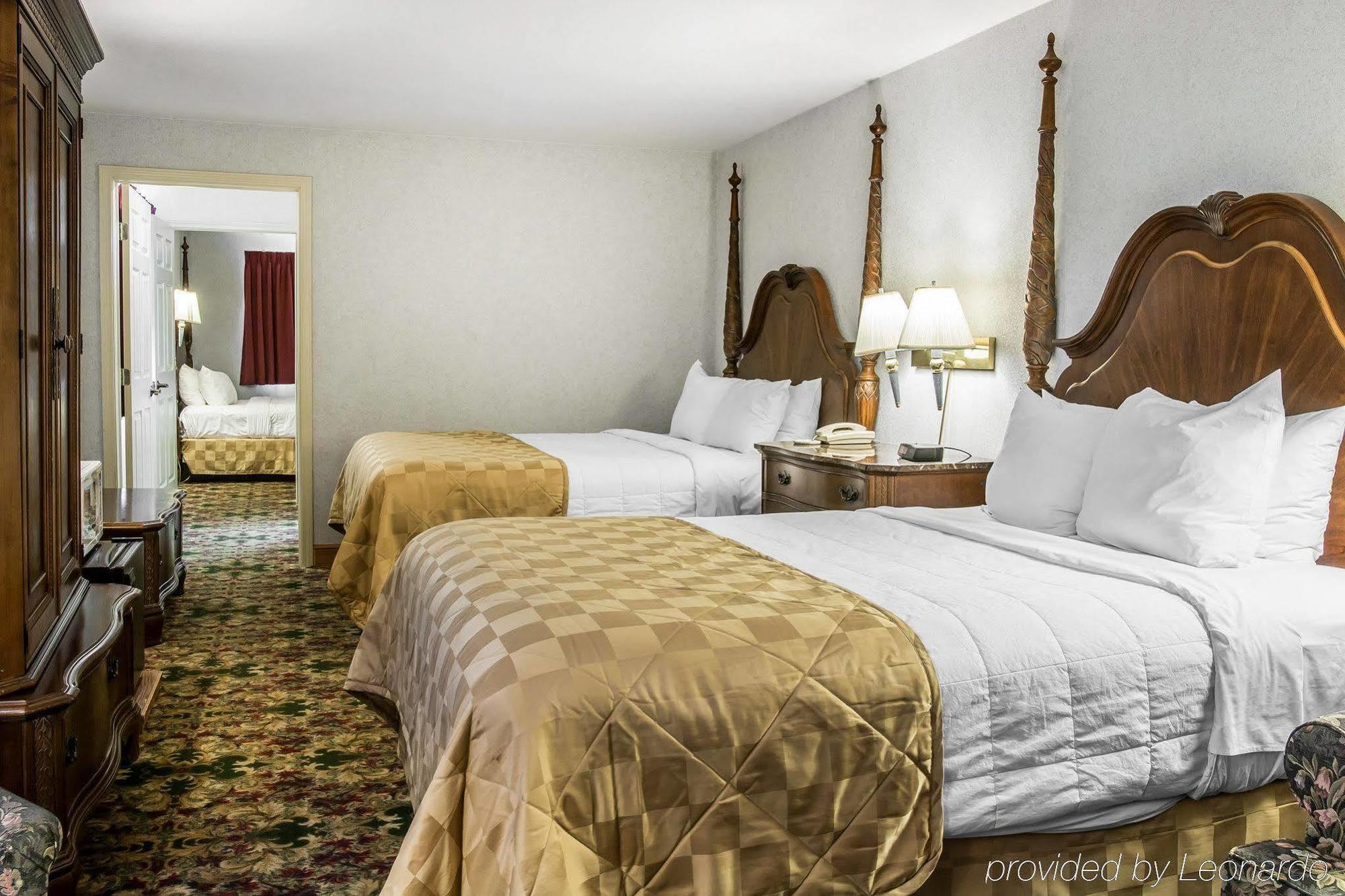 Clarion Hotel Beachfront Mackinaw City Ngoại thất bức ảnh