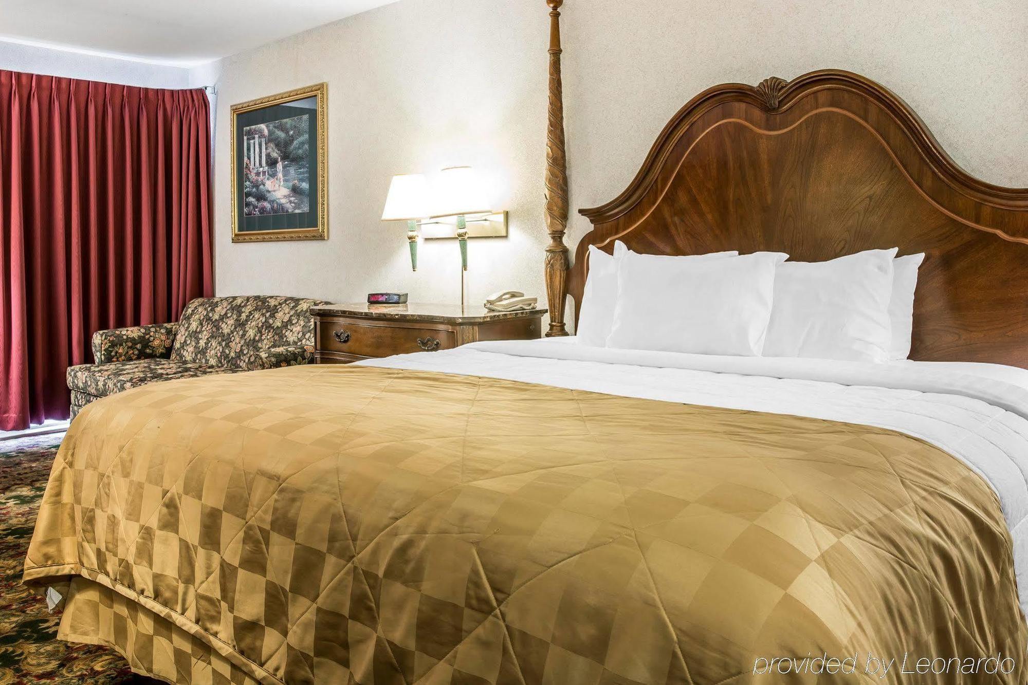 Clarion Hotel Beachfront Mackinaw City Ngoại thất bức ảnh