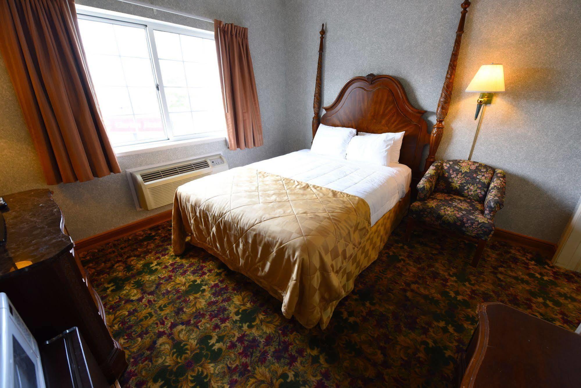 Clarion Hotel Beachfront Mackinaw City Ngoại thất bức ảnh