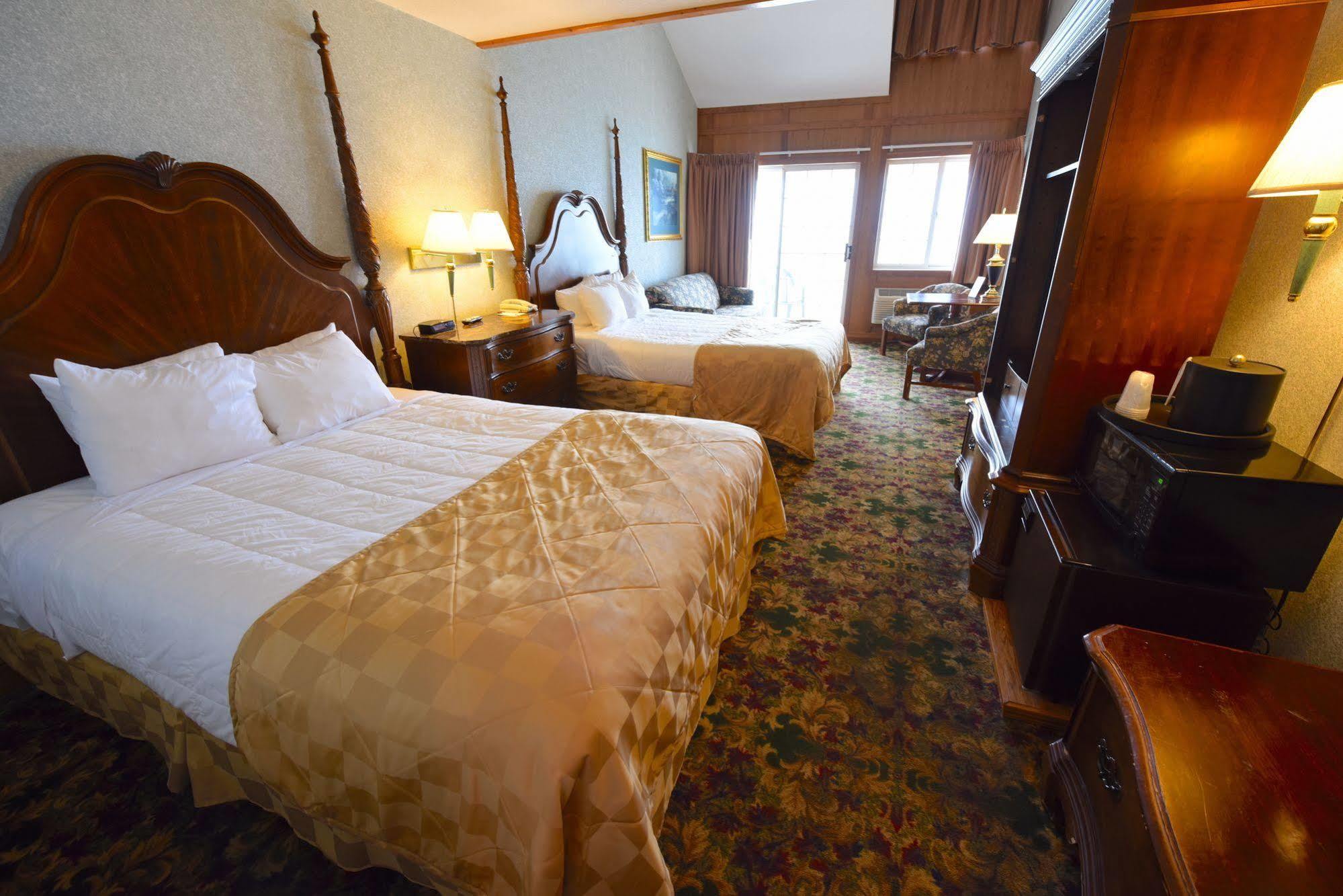 Clarion Hotel Beachfront Mackinaw City Ngoại thất bức ảnh